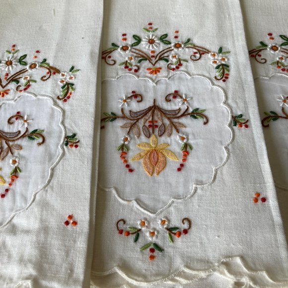 Four Mid Century Hand Embroidered Table Napkins - Picture 4 of 12